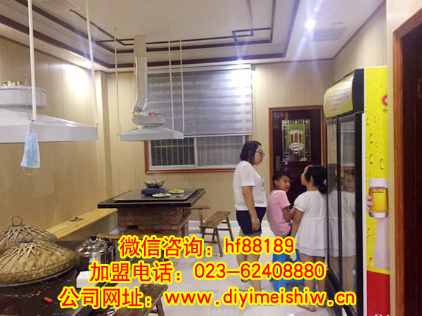 重庆餐饮nba无插件极速体育_jrs直播网_jrs低调直播网总部旗下的王先生的湖北省恩施州柴火鸡加盟店内环境展示图片一
