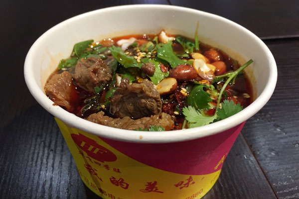 倾品牛肉酸辣粉加盟学员制作成品