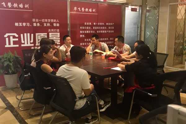 华飞麻酱面nba无插件极速体育_jrs直播网_jrs低调直播网学员正在进行理论nba无插件极速体育_jrs直播网_jrs低调直播网