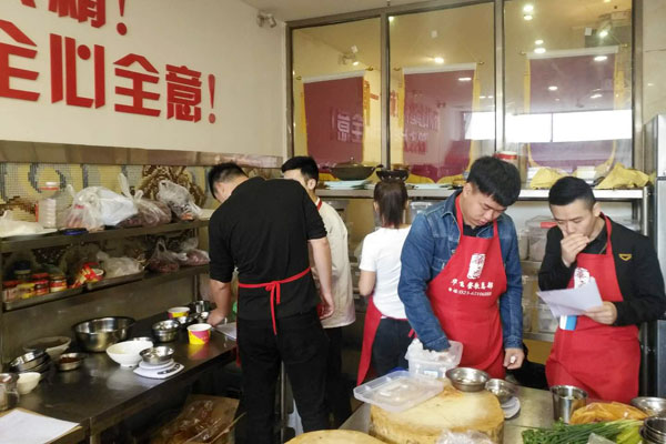 华飞老潼关肉夹馍nba无插件极速体育_jrs直播网_jrs低调直播网学员正在nba无插件极速体育_jrs直播网_jrs低调直播网中