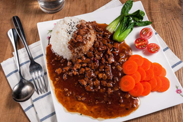 台湾卤肉饭加制作成品
