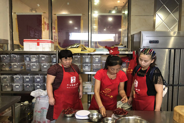 学竹筒饭技术学员实操