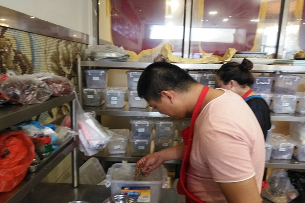 投资开一家牛排店要多少钱？